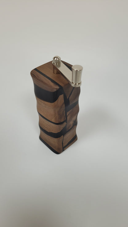 Muskatmühle Amerikanischer Nussbaum mit Epoxy