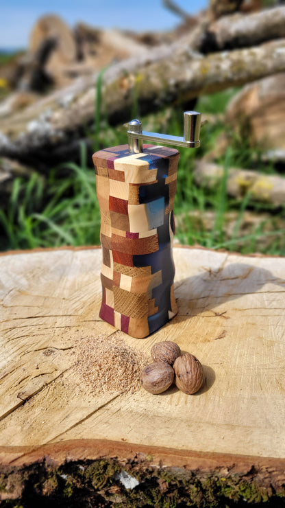 Muskatmühle Chaos mit blauem Epoxy