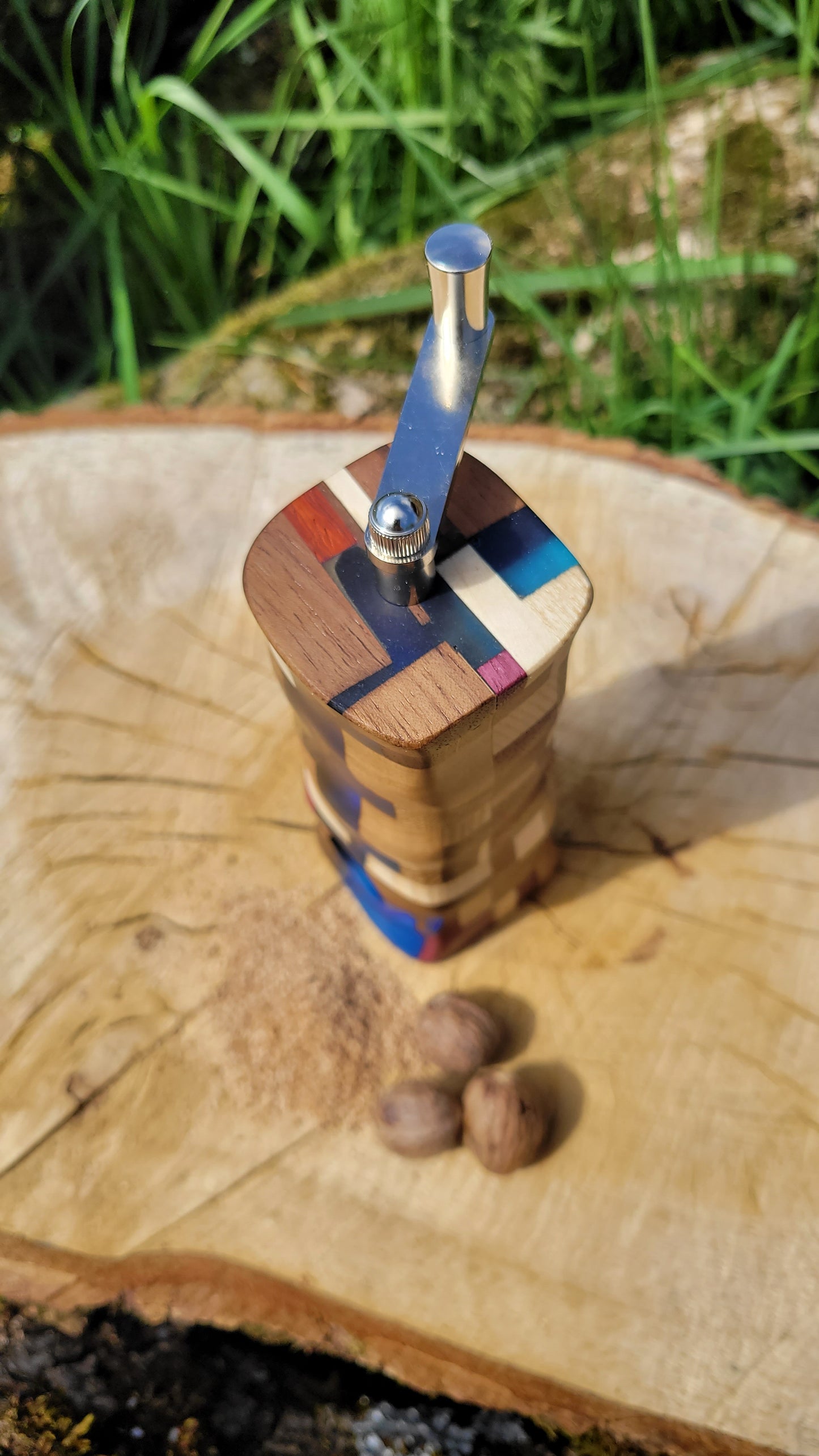 Muskatmühle Chaos mit blauem Epoxy