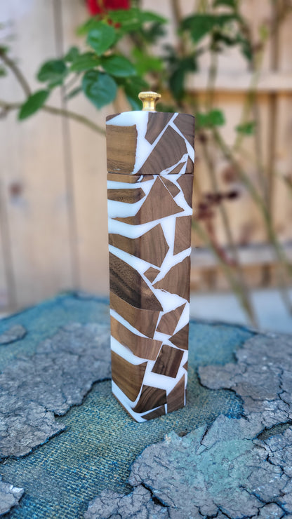Salzmühle Nussbaum mit Epoxy (Variante wählbar)