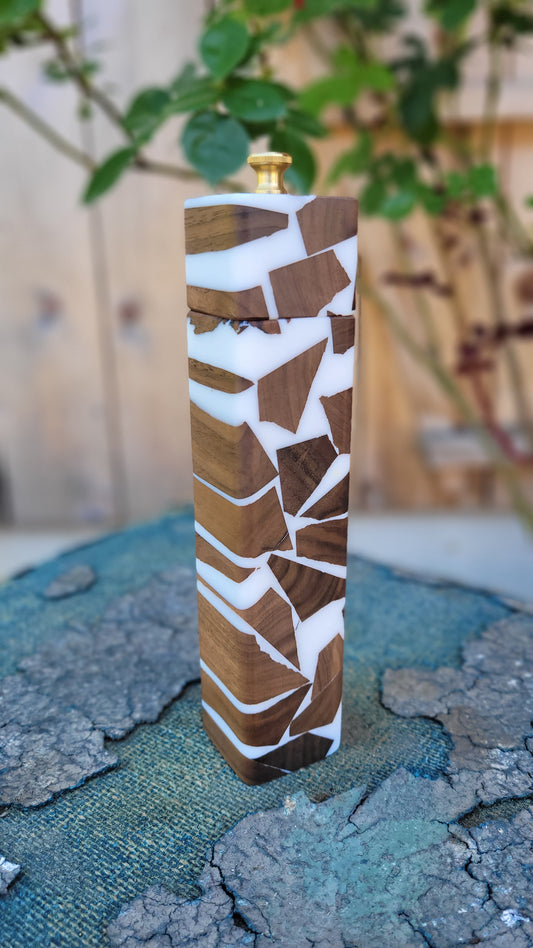 Salzmühle Nussbaum mit Epoxy (Variante wählbar)